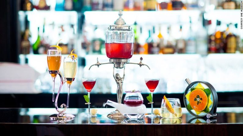 Hace parte del nuevo menú 'Shotwtime' del Hotel One Aldwych de Londres, manejado por el experimentado 'bartender' portugués Pedro Paulo. Cada coctel está inspirado en una obra o en una técnica teatral, pues el hotel está ubicado en Covent Garden, el distrito teatral de Londres.