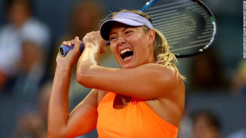 Maria Sharapova tiene uno de los gruñidos más fuertes en el juego. Medido en 101 decibeles, es aproximadamente el mismo volumen de un avión despegando. La rusa, que recientemente regresó a la canchas tras una prohibición de 15 meses por dar positivo en un examen de drogas, ha recibido, junto con otras jugadoras, críticas por la longitud y el volumen de su gruñido.