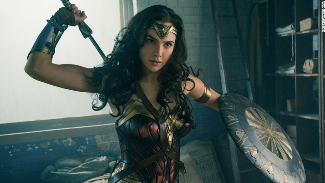 Gal Gadot interpreta a la Mujer Maravilla en la nueva cinta producida por Warner Bros.