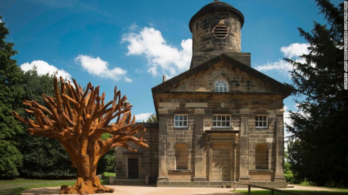 “Árbol de hierro" (2013) por Ai Weiwei en el Parque de Esculturas de Yorkshire