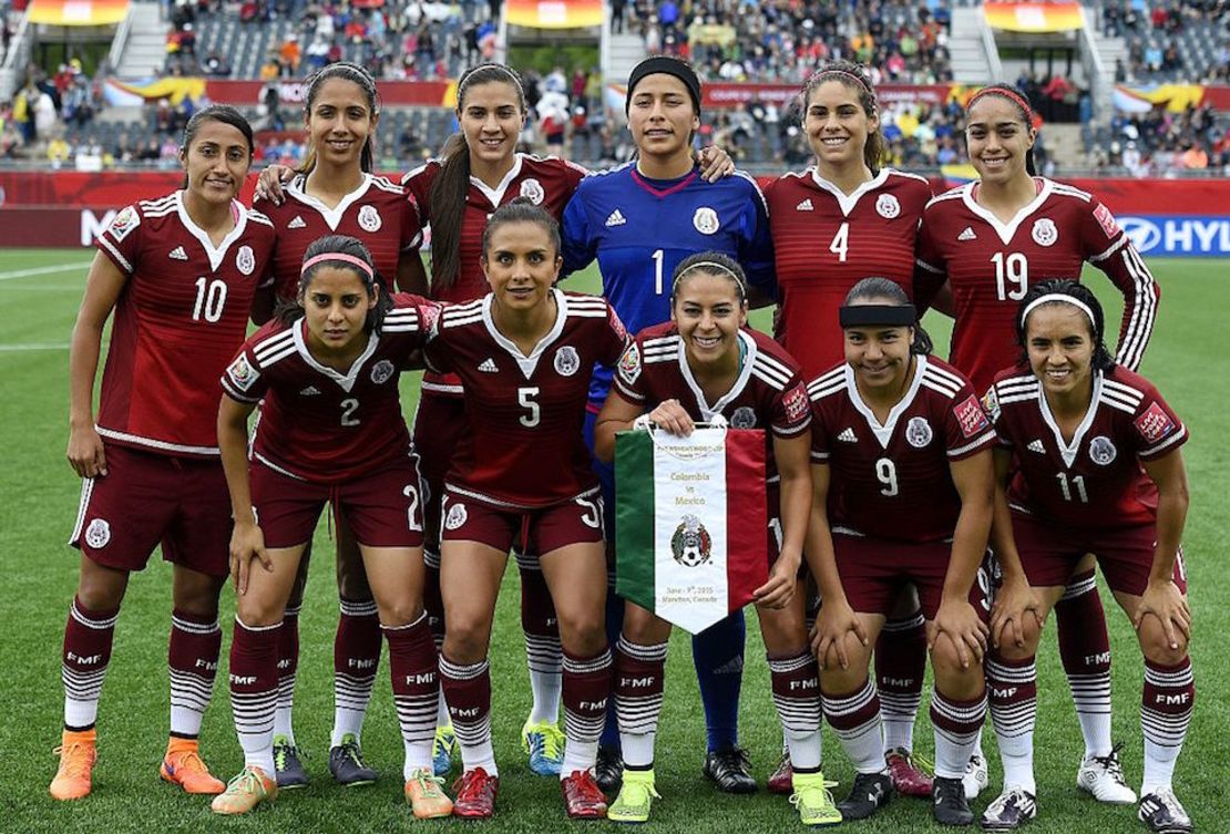 (Up-from L) Mexico's forward Stephany Mayor, Mexico's defender Christina Murillo, Mexico's midfielder Nayeli Rangel, Mexico's goalkeeper Cecilia Santiago, Mexico's defender Alina Garciamendez and Mexico's forward Renae Cuellar, (down-from L)Mexico's defender Kenti Robles, Mexico's defender Valeria Miranda, Mexico's midfielder Veronica Perez,  Mexico's forward Charlyn Corral and Mexico's midfielder Monica Ocampo pose during a Group F match at the 2015 FIFA Women's World Cup between Colombia and Mexico at Moncton Stadium on June 9, 2015  AFP PHOTO / FRANCK FIFE