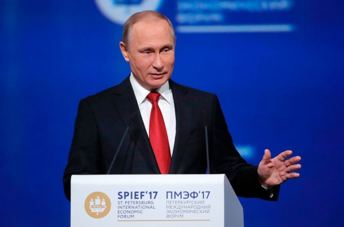 Vladimir Putin se pronuncia durante el Foro Económico Internacional de San Petersburgo.