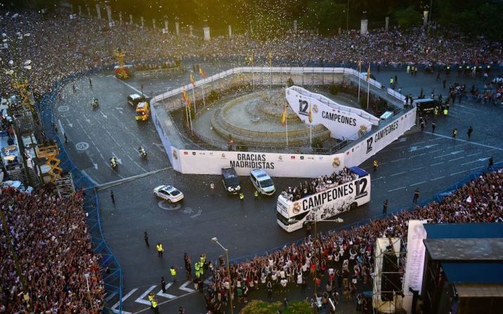 La emblemática fuente de la Cibeles fue, como es tradicional, uno de los sitios de celebración.