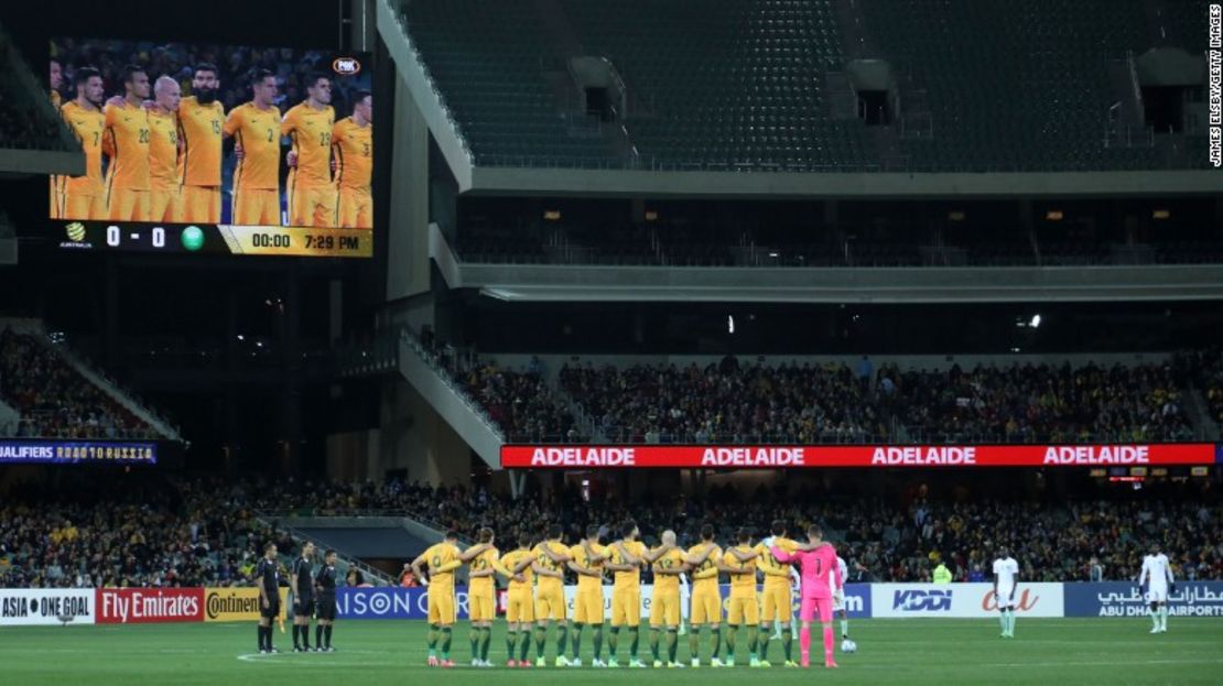 Se celebró un minuto de silencio en honor a los fallecidos en los recientes atentados terroristas durante el partido de clasificación al Mundial de Rusia 2018.