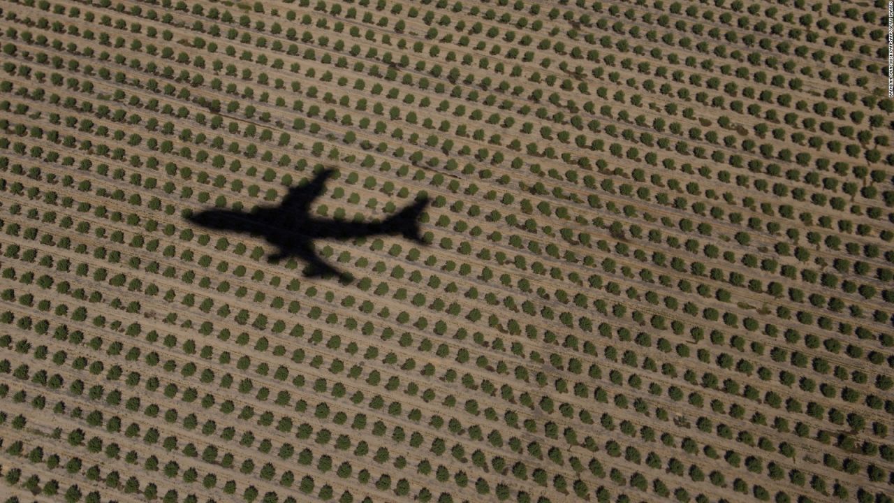 CNNE 419169 - plane shadow avion sombra