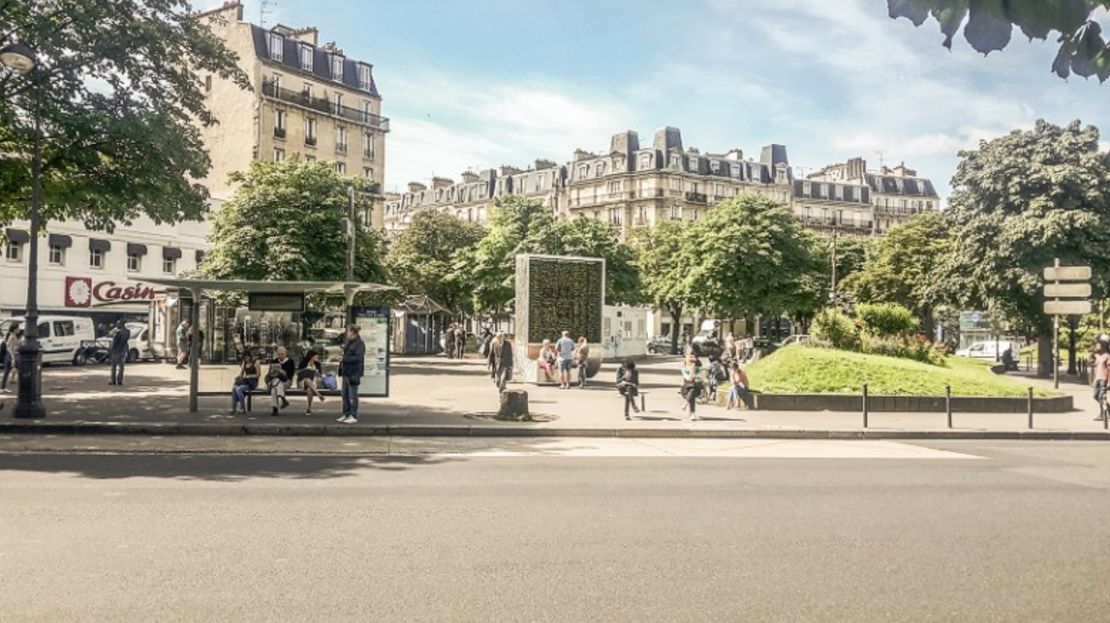 Hasta el momento, se han instalado exitosamente cerca de 20 árboles CityTree, cada uno de ellos a un costo de unos 25.000 dólares. El de la foto está en París.