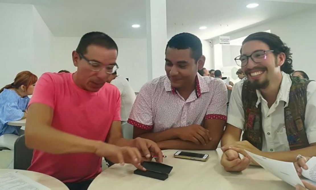 De izquierda a derecha Manuel Bermúdez, Alejandro Rodríguez y Víctor Prada, el 3 de junio del 2017, en la notaría.