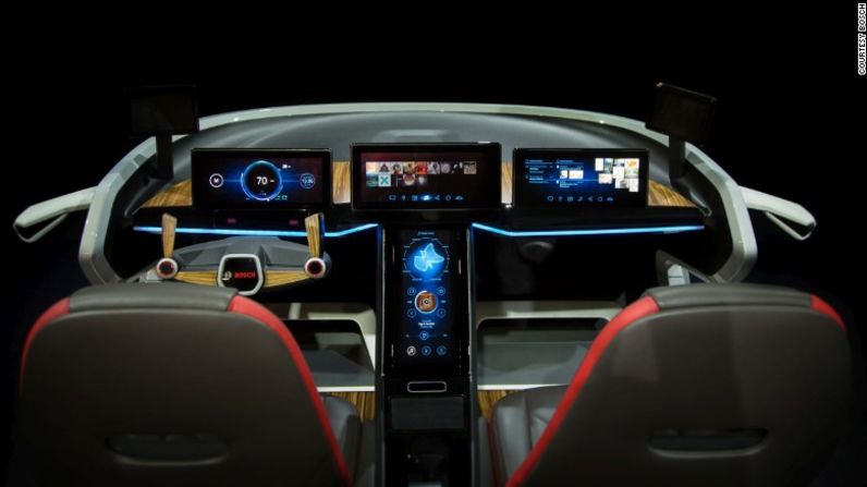 Auto conceptual de Bosch: En cuanto al auto presentado por la marca de artículos electrónicos Bosch, que hizo su debut en el Consumer Electronics Show de este año, lo más interesante es el interior. La tecnología de reconocimiento facial se utiliza para personalizar su configuración. Todo, desde el tipo de música que se reproduce hasta la posición de los espejos y la temperatura ambiente se ajustan a su gusto para minimizar la distracción del conductor.