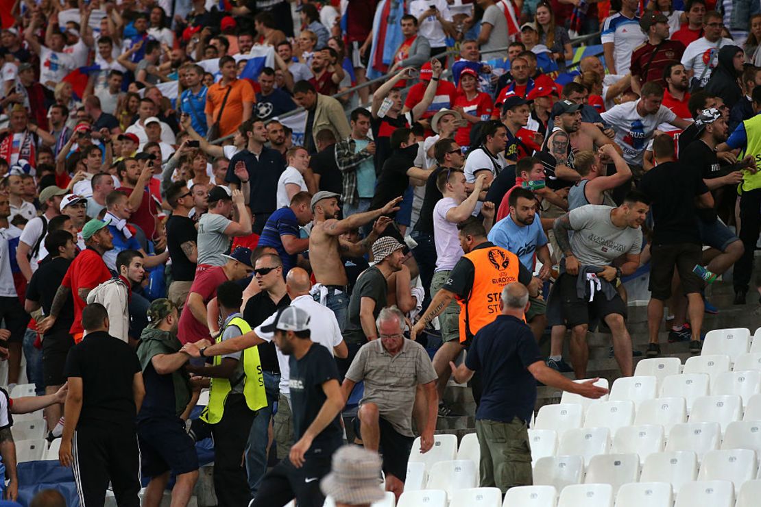 Hooligans rusos protagonizan un incidente durante la Euro 2016 en Francia.