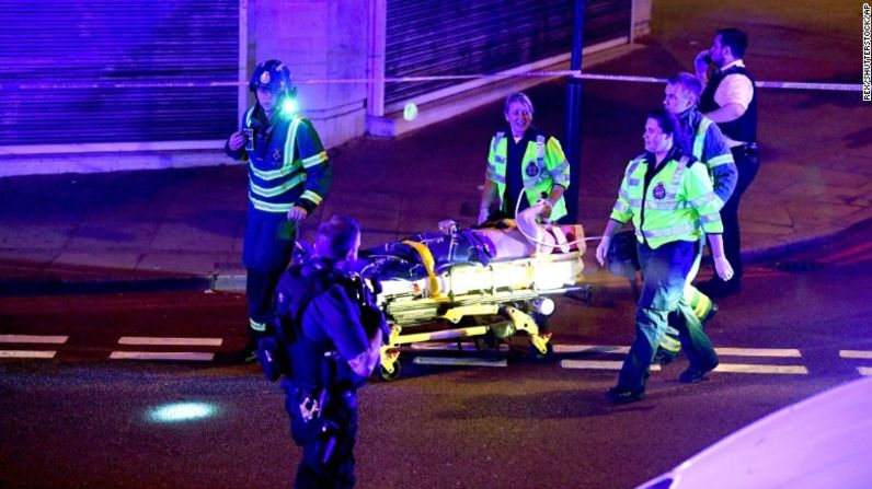 Según la policía de Londres hay varias víctimas.