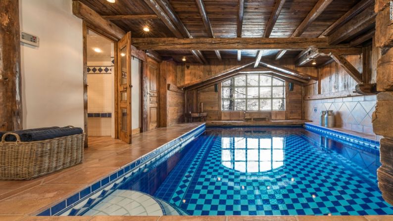 Chalet Eagle's Nest, Val d'Isere (Francia): Este tesoro del Valle de Tarentaise fue el primero en ofrecer una piscina en un chalet privado en el 2002. Se ha añadido recientemente una cubierta en voladizo con bañera de hidromasaje a su lista de ofertas.