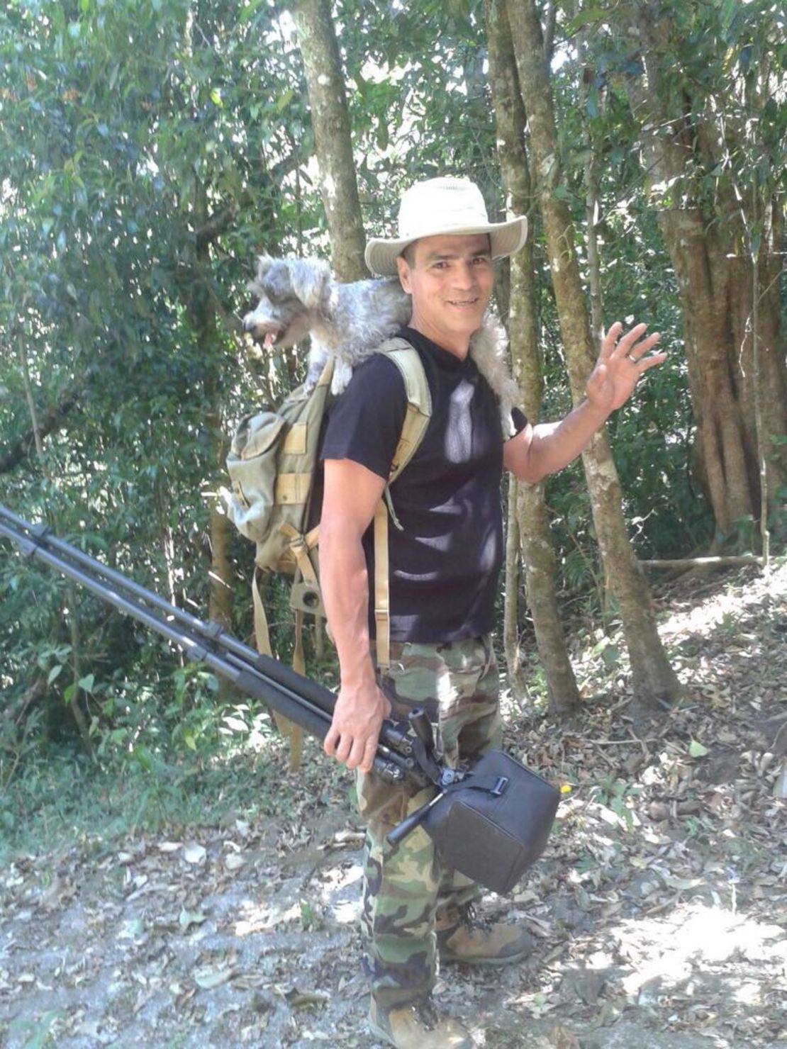 Juan Carlos Serrano tiene 25 años de trabajar como guía turístico en el Parque Nacional Volcán Tenorio.