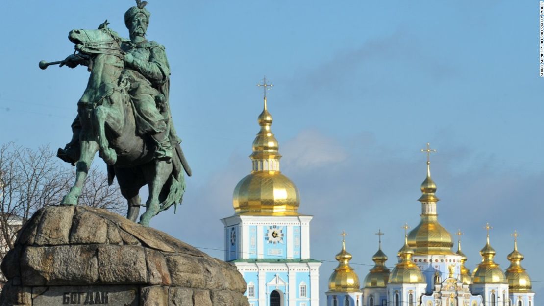 Kiev, la capital de Ucrania, es una ciudad vibrante, llena de cúpulas doradas.