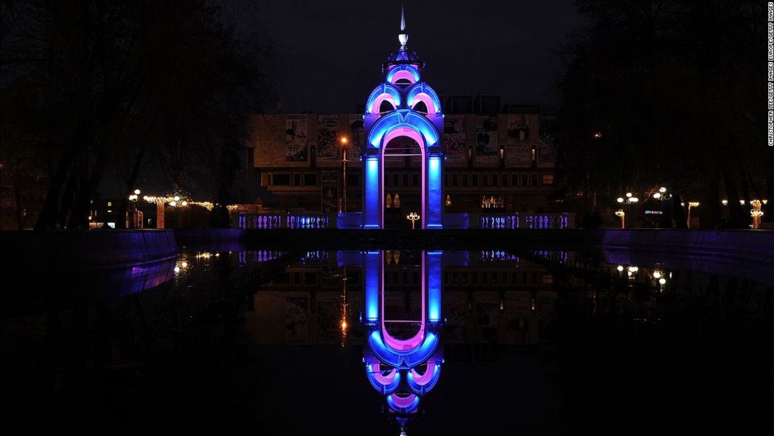 La 'Corriente del Espejo' es un sitio protegido por la Unesco en la ciudad de Kharkiv, que está rodeado por un parque pintoresco y romántico.