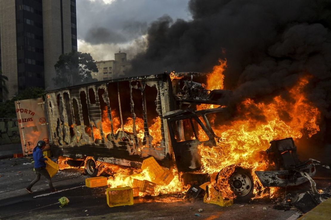 CNNE 422603 - topshot-venezuela-crisis-opposition-protest