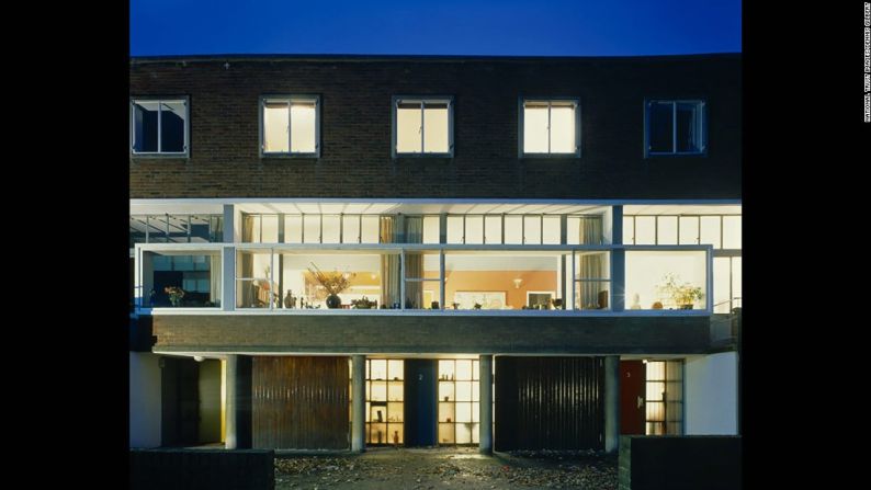 '2 Willow Road' es una casa modernista diseñada por el arquitecto Ernö Goldfinger en 1939, en la que él y su familia vivieron por más de 40 años. Sí, él inspiró al villano Auric Goldfinger de 'James Bond'.