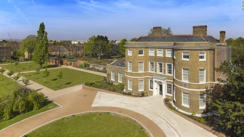 El diseñador textil y activista socialista William Morris es otro de los hijos artísticos del barrio de Walthamstow. Su antigua casa familiar en Lloyd Park ahora es una galería pública.