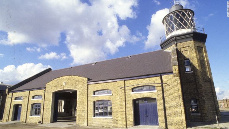 En el barrio artístico de 'Trinity Buoy Wharf' está el único faro de Londres, que se usó hasta la década de 1980.