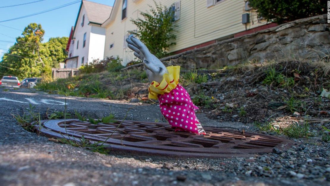 Los recorridos de Stephen King en Maine cubren 25 locaciones temáticas en Bangor, incluyendo la reja de la alcantarilla de la novela 'It'.