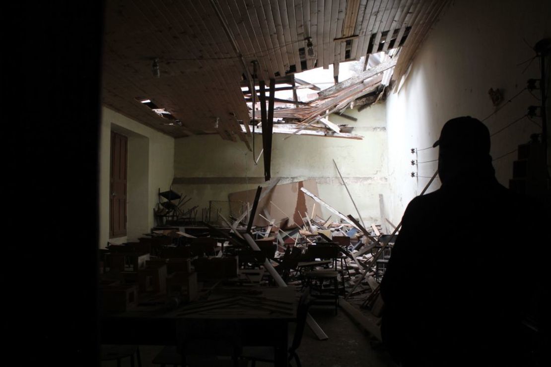 Vista del daño causado a una escuela en Quetzaltenango durante el sismo del pasado 14 de junio.