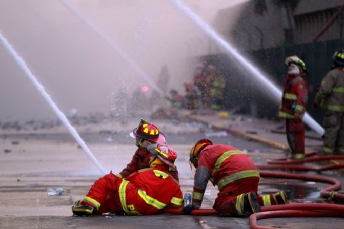 Al principio de la emergencia fueron desplegados 150 bomberos para controlar las llamas.