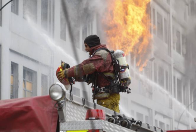 “El riesgo aquí es tan alto que se expone la vida de mucha gente, ya sea civiles, bomberos, policías y serenos", explicó el segundo comandante de los bomberos de Lima Centro, Claudio Sáenz.