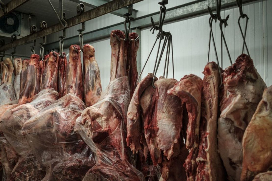 Imagen de productos cánticos congelados en un supermercado en Río de Janeiro, Brasil, durante una inspección de la agencia estatal de protección del consumidor, PROCON, el 24 de marzo de 2017.