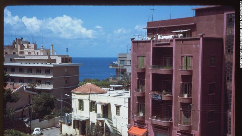 La Vieja Beirut, Líbano — Una brutal guerra civil de 15 años, sucesivas batallas con Israel y un amplio desarrollo urbano le han robado a la "París de Oriente Medio" gran parte de su brillo visual. Una vez conocido por su paisaje otomano y francés y la arquitectura art déco, las autoridades dicen que sólo permanecen 400 de los 1.200 edificios históricos protegidos.