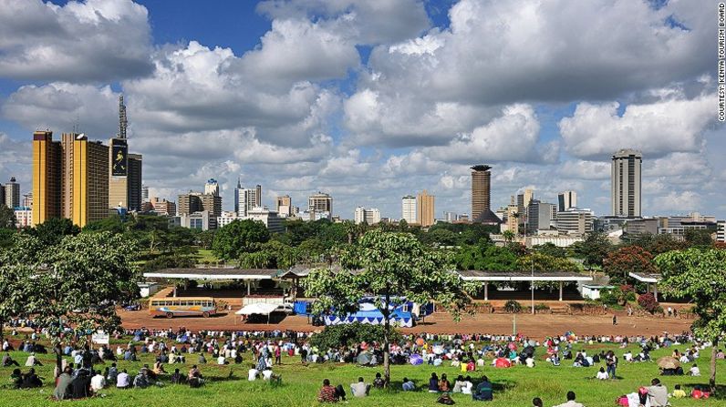 Nairobi (Kenia). Nairobi quedó en segundo lugar, solamente por detrás de El Cairo. La capital keniana fue la que más atrajo inversión extranjera directa y cuenta con una sólida industria de servicios financieros, pero las deficiencias en la infraestructura, la asistencia sanitaria y la educación complementaria mostraron un amplio margen de mejora.