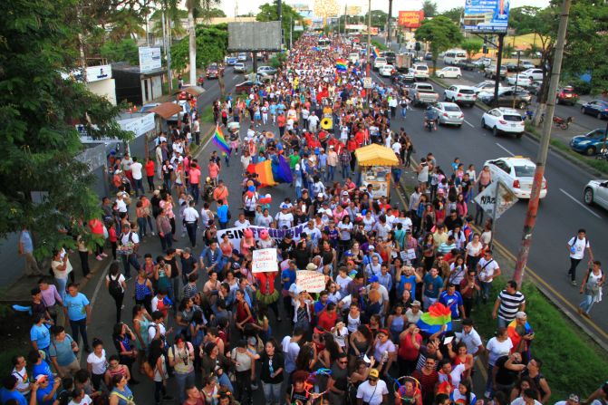 Cada 28 de junio el mundo celebra el Día Internacional del Orgullo LGBTI o Día Internacional del Orgullo Gay. En Nicaragua, la jornada no pasó desapercibida. Recorre la siguiente galería para ver cómo las calles de Managua se llenaron de color por este día.