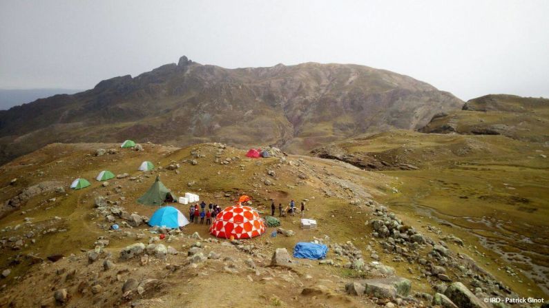 Los guías bolivianos llegaron al campamento base ubicado a 4.500 metros de altura.