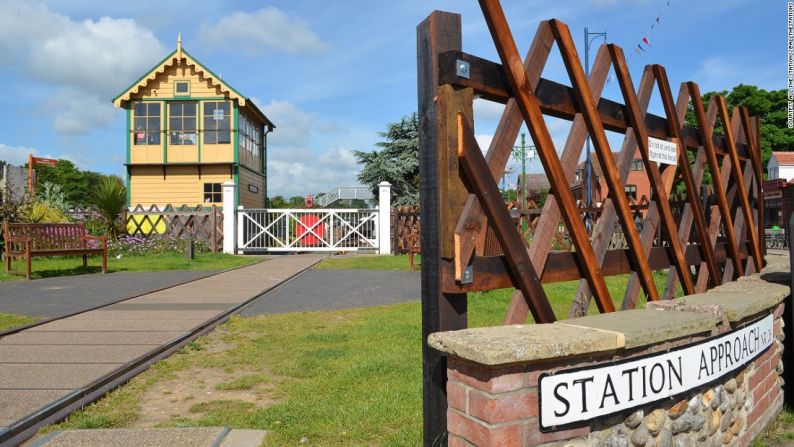 La red ferroviaria británica tiene en total 2.563 estaciones que conectan a todo el país. Algunas son pintorescas e idílicas, como la estación Sheringham (en la foto), que todavía atiende trenes a vapor.