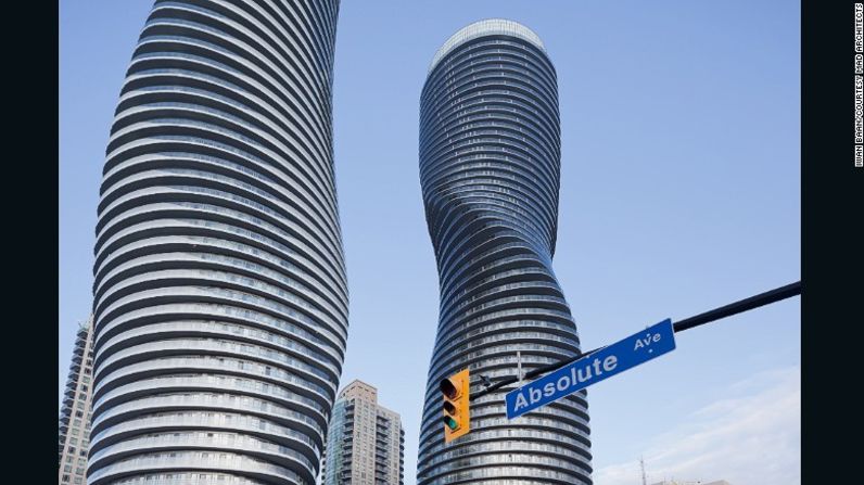 Torres Absolutas (2012), Mississauga, Canadá – Situadas en la intersección de dos avenidas principales, las Torres Absolutas son uno de los puntos de referencia más conocidos de la ciudad.