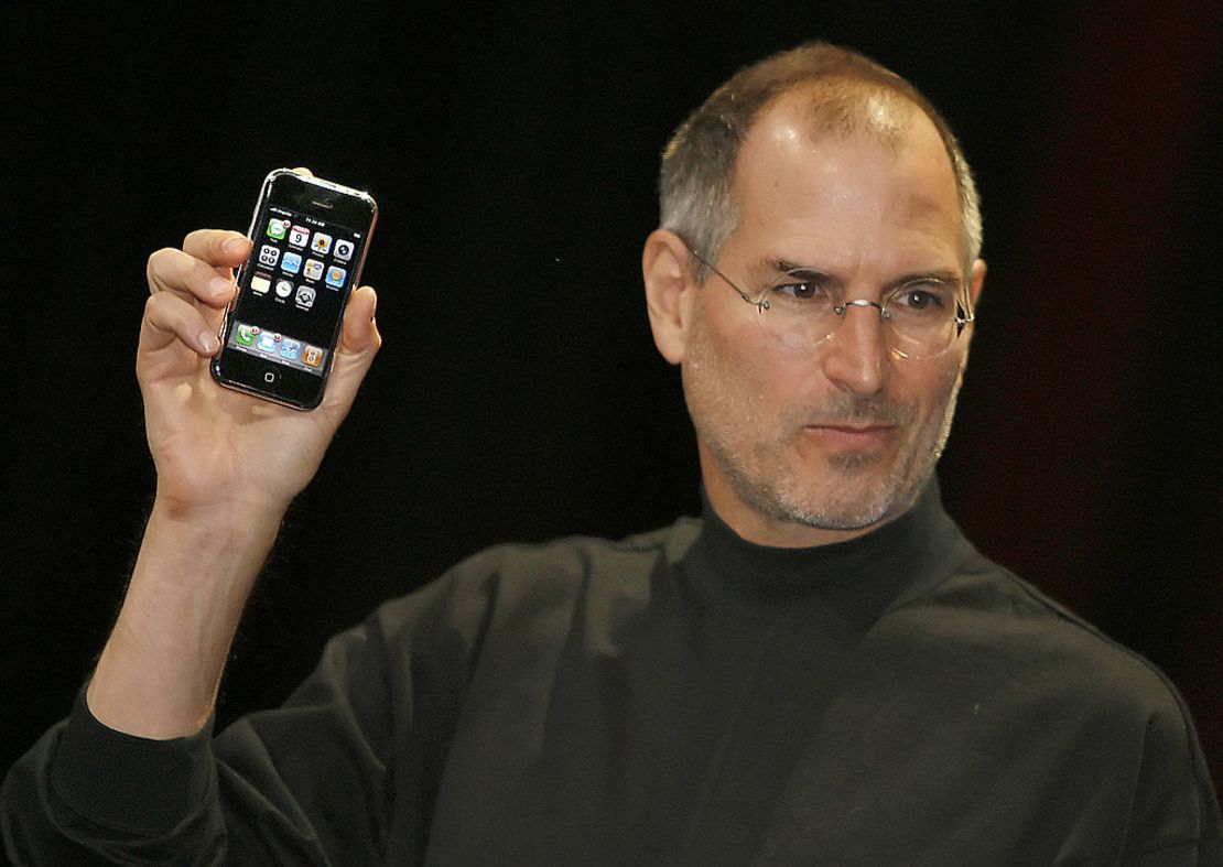 Steve Jobs presenta el iPhone el 9 de enero del 2007.