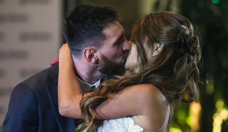 En el mundial de Sudáfrica 2010, Messi presentó a Antonella Rocuzzo como su novia. Dos años después nacería su primer hijo, Thiago, y luego vendrían Mateo en 2015 y Ciro en 2018.