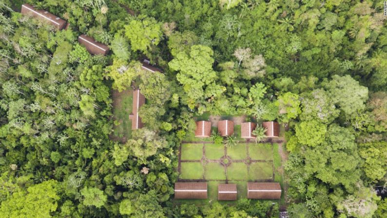 La remota Reserva Nacional Tambopata (Perú) alberga la Estación de Campo Inkaterra, antes solo para investigadores pero ahora abierta a viajeros y voluntarios de todo el mundo. Tiene cuatro cabañas con terrazas privadas y grandes pabellones para alojamiento compartido.