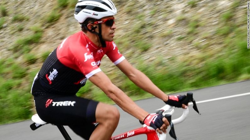 Alberto Contador es uno de esos seis ciclistas que han ganado todos los Grand Tours, ganando los tres al menos en dos ocasiones. El veterano de 34 años ya no tiene la fuerza en las piernas que solía tener, pero más de una década de experiencia en el más alto nivel significa que sin duda seguirá dando la pelea.