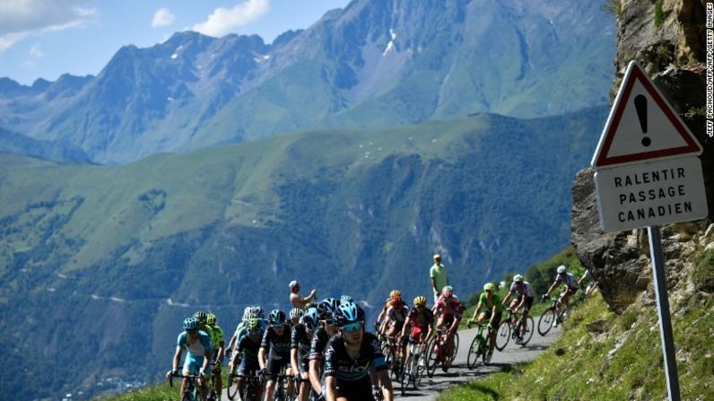 El Tour ofrece algunos de los paisajes más impresionantes de Europa. En el 2016, Froome ganó inesperadamente la etapa que terminaba en Bagnères-de-Luchon atacando en el descenso. El ciclista del Team Sky tendrá que llevar a cabo desempeños similares este año, ya que el tour cuenta con el menor número de kilómetros de prueba en la historia.