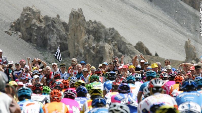 Se calcula que doce millones de personas se alinearán en las carreteras para el Tour de Francia durante las próximas tres semanas.