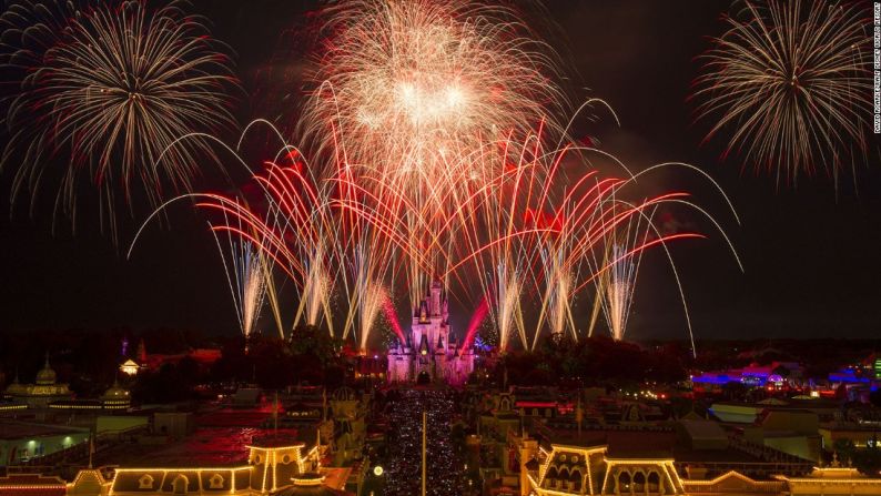 Disney World — Orlando tiene el primer lugar de los viajes de verano gracias a las nuevas atracciones de sus parques. Los Resorts de Walt Disney World también son un favorito eterno para apreciar los fuegos artificiales del 4 de julio.