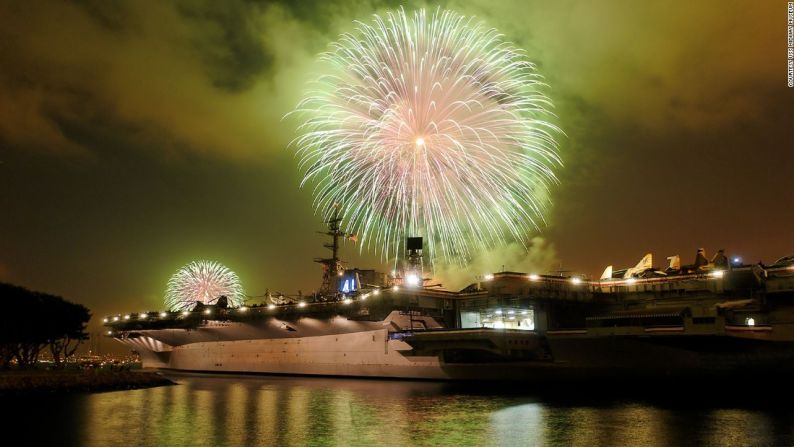 San Diego — El ‘Big Bay Boom’ de San Diego es anunciado como el espectáculo de fuegos artificiales más grande en la costa oeste de Estados Unidos. Cuatro barcazas te asegurarán unas vistas estelares desde la Shelter Island hasta el Embarcadero Marina Park South.