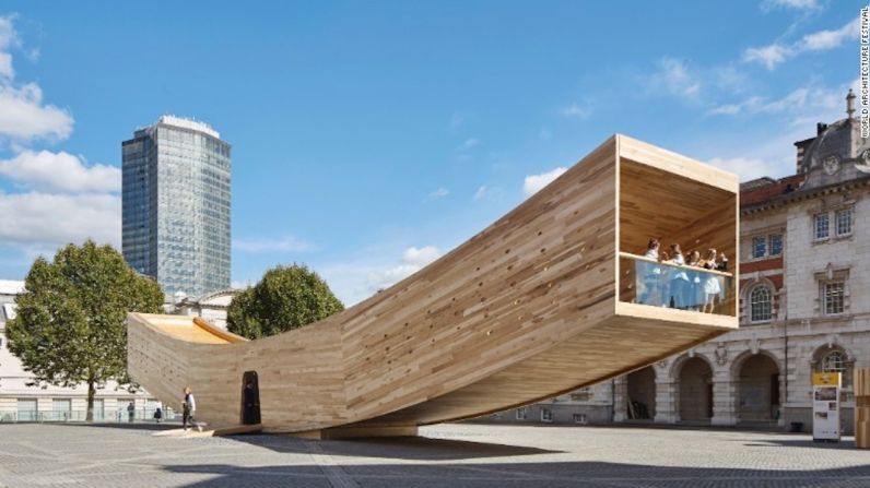 Premio a Pequeños proyectos: Edificios terminados — The Smile, Londres, Gran Bretaña por Alison Brooks Arquitectos — Inicialmente revelado como parte del Festival de Diseño de Londres 2016, The Smile es construido usando madera de tulipán estadounidense, un material que se dice es tan fuerte como el concreto.