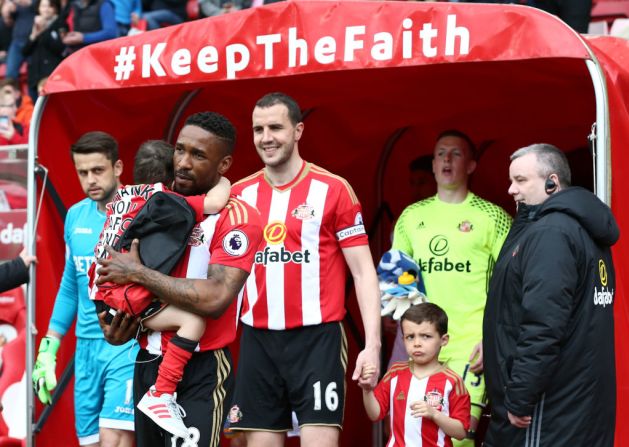 Jermain Defoe y Bradley Lowery, el 13 de mayo.