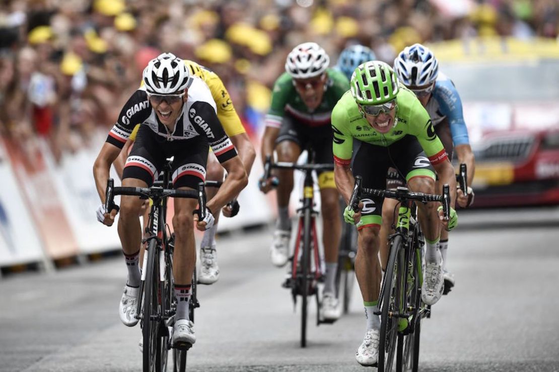 El colombiano Rigoberto Urán (der.) ganó la novena etapa del Tour de Francia.