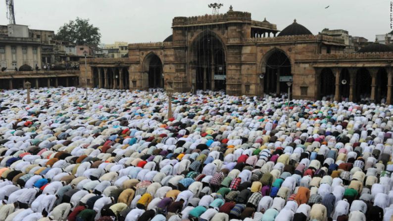 La ciudad amurallada de Ahmedabad, en la India, fundada por el sultán Ahmed Shah en el siglo XV, se convirtió en la primera ciudad de la India en ser Patrimonio Mundial de la UNESCO.