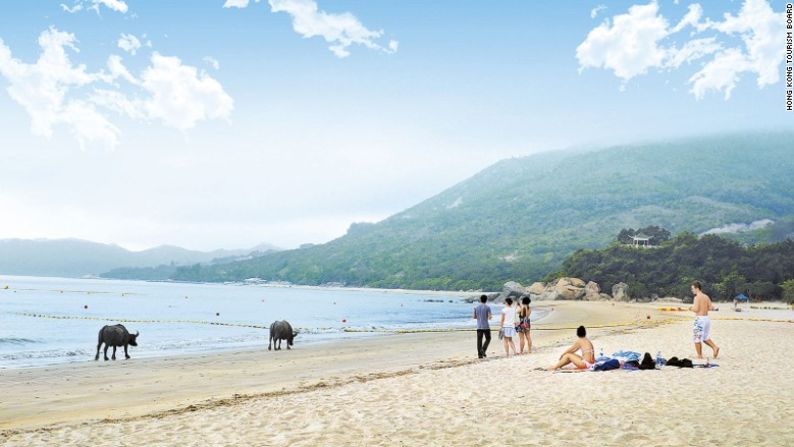 La tranquila playa de Chueng Sha es una buena opción si andas por el Aeropuerto Internacional de Hong Kong.