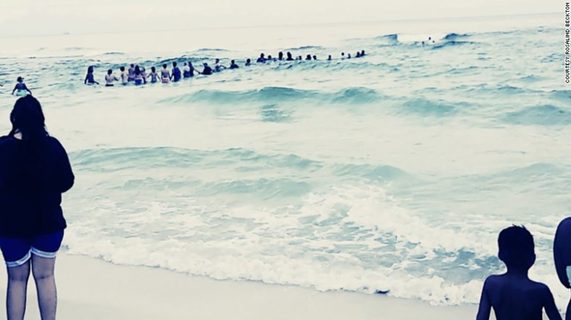 CNNE 429766 - 170711105752-01-human-chain-ocean-0711-exlarge-169