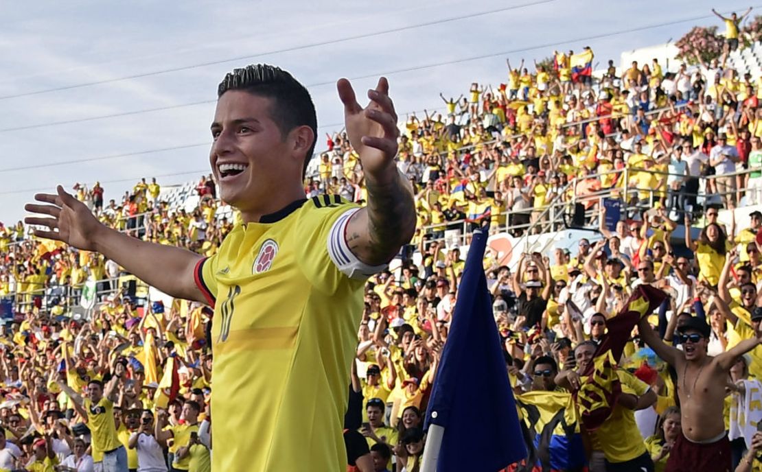 El mediocampista colombiano James Rodríguez celebrando un gol durante un partido amistoso con Camerún en el estadio Alfonso Pérez en Getafe el 13 de junio de 2013.