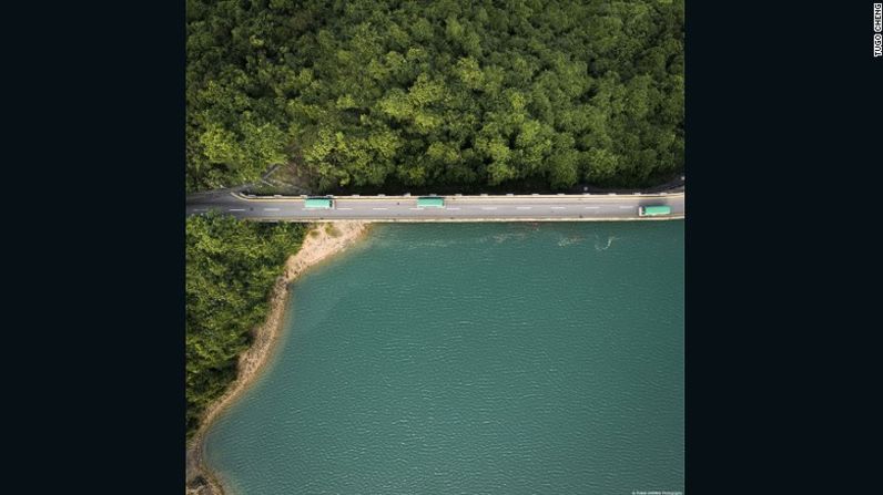 "Límite verde" es el título de esta fotografía. Muestra el límite de la Reserva Tai Tam Tuk, en el sur de Hong Kong.