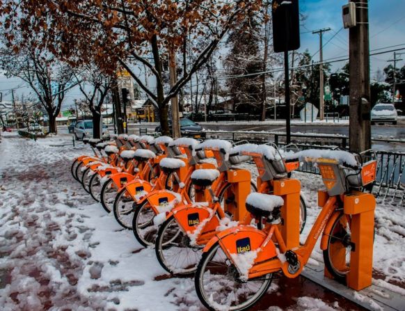 Es la primera nevada de esta intensidad en Santiago de Chile desde 2007.